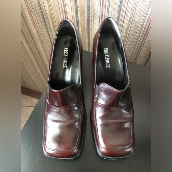 NWT FeetFirst Deep Maroon Italian Leather Pumps size 9b (39) - Picture 2 of 16